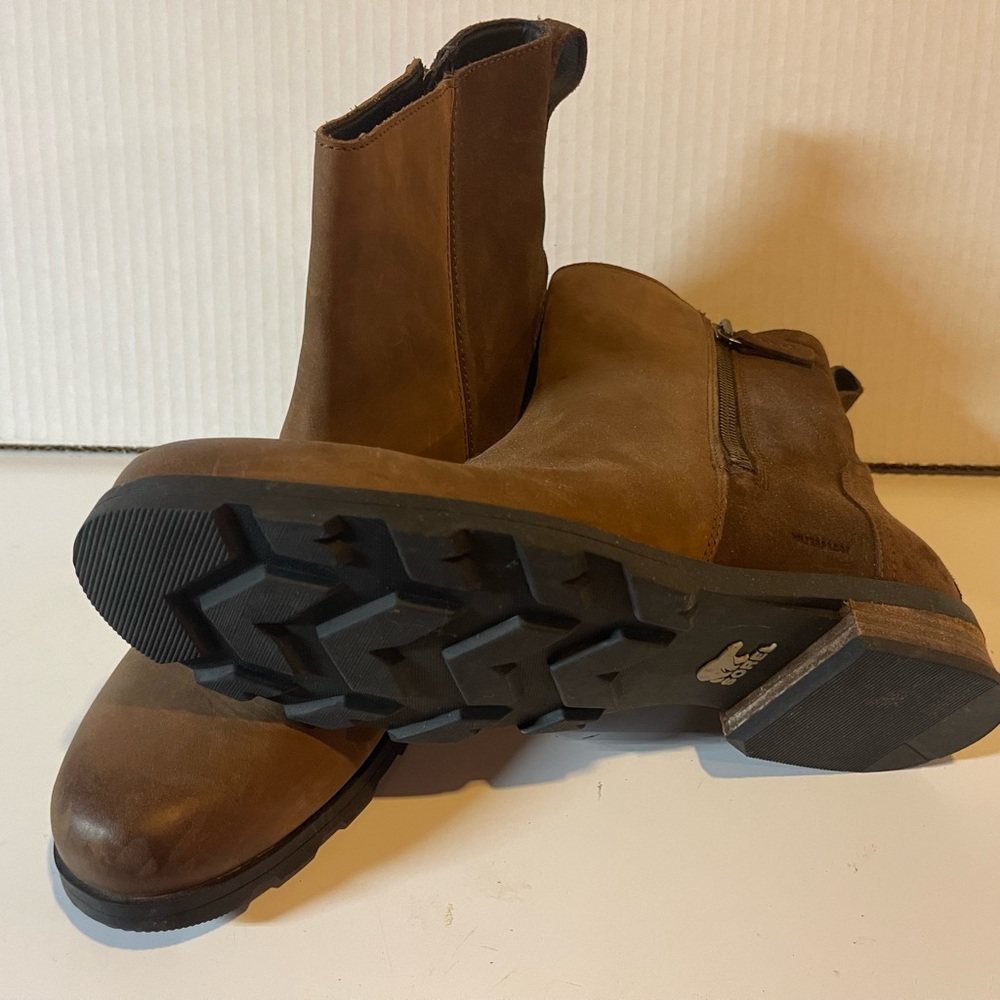 Women’s size 12 Sorel zip up ankle boot.